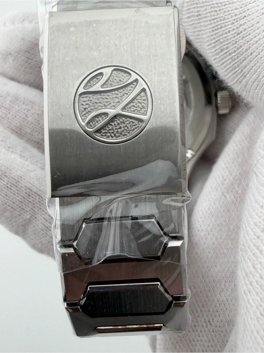 NEW Atelier Wen Mu Expression - Titanium, hand-engraved dial, custom movement
